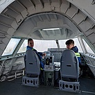 2 Jugendliche im Cockpit